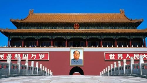 1980年記者問鄧小平，天安門毛主席像是否永久保留？他如何回答？