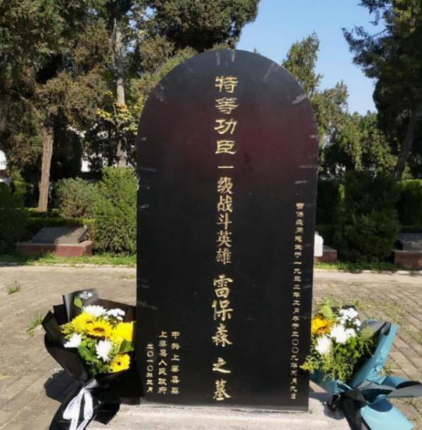 1956年河南一服務員身份曝光,毛主席彭老總搶著請吃飯,他是誰? 1956年河南一服務員身份曝光,毛主席彭老總搶著請吃飯,他是誰?