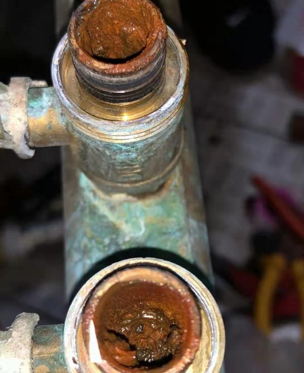 暖氣不熱就洗地暖？10種解決暖氣回水管不熱的辦法，別再被坑了