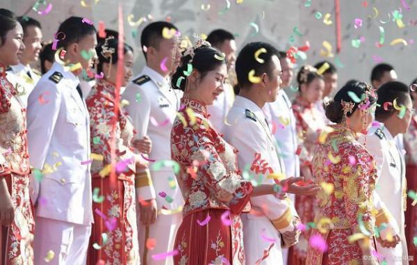 上士和四級軍士長服役期滿，“退伍”和“轉業”該如何選？