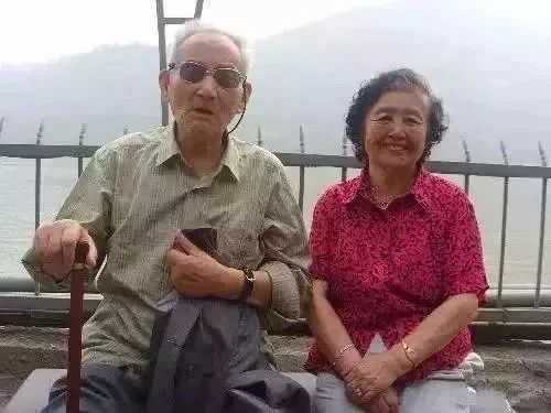 一生&OpenCurlyDoubleQuote;不離&rdquo;酒，活到112歲，酒界泰斗如此長壽，和酒有關嗎？