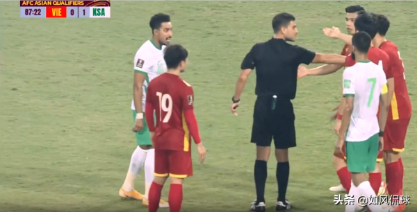 0-1！亞洲魚腩轟然倒下，創3大恥辱，6連敗+丟12球，落後國足4分