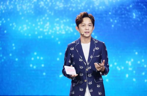 兒女身在娛樂圈，父母欠債、賴賬、感情複雜，這十幾位明星不容易