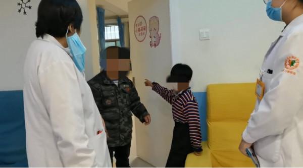 案例：9歲無發音、無語言的女孩，訓練後主動語言增多，對答如流