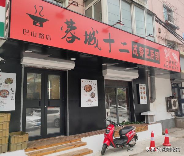 吹著空調吃鍋仔,肥腸燉雞,再配一碗冰粉,神仙享受 吹著空調吃鍋仔,肥腸燉雞,再配一碗冰粉,神仙享受