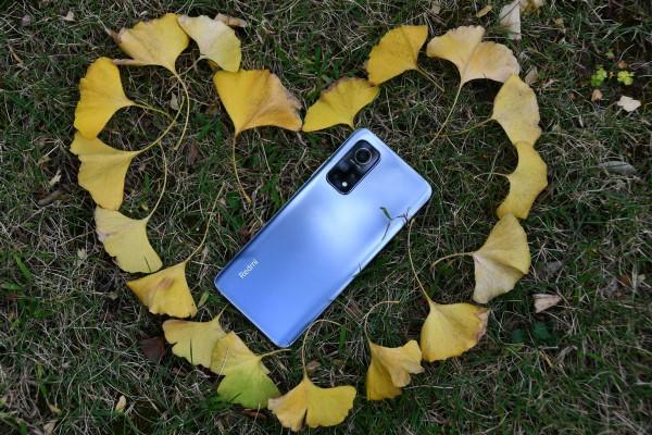 從2599跌至1699，256GB+螢幕指紋+7nm，30倍變焦手機售價更親民