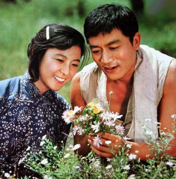 72歲老戲骨王馥荔：巔峰時選擇結婚做顧家媽媽，今兒子是她的驕傲