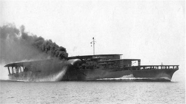 日本花費2800億打造的航母，17個小時就沉沒了？淪為吉尼斯級笑話