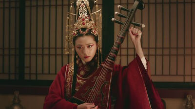 年輕就能同框搶前輩風頭？這6位氣質型大齡女星，後輩難以撼動