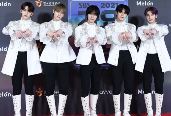 年末舞臺扯下韓娛遮羞布，顏值低、實力差還抄襲，韓國愛豆不行了