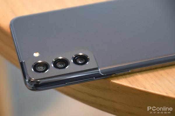 曲屏手機用膩了，快來考慮一下這些直屏好物吧