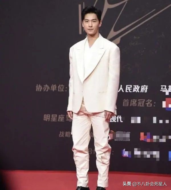 看著高,實際矮!8位男星身高迷惑,合照踮腳就輸了 看著高,實際矮!8位男星身高迷惑,合照踮腳就輸了