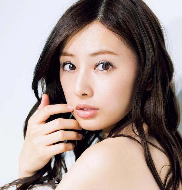 北川景子家世不簡單,爺爺是名醫,父親是三菱董事,弟弟是漫畫家 北川景子家世不簡單,爺爺是名醫,父親是三菱董事,弟弟是漫畫家