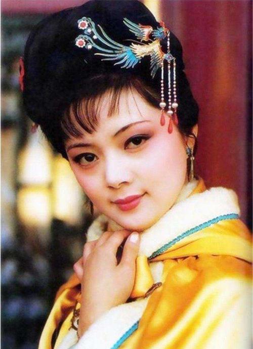 賈母將荳官和蕊官分別給寶琴和寶釵有什麼寓意?老太太真老辣 賈母將荳官和蕊官分別給寶琴和寶釵有什麼寓意?老太太真老辣