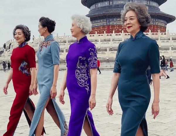 六十頭髮花白染還是不染？染髮顯年輕，但銀髮也是道美麗的風景線