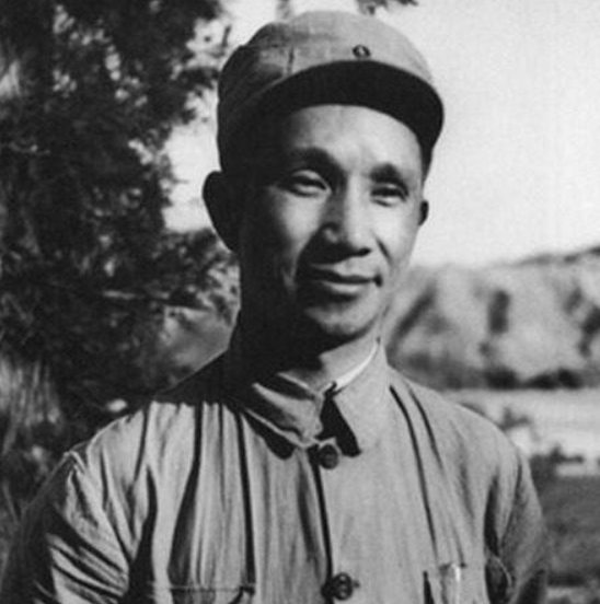 大會上有人質疑粟司令不會打仗，陳賡不滿：我看看，誰會打仗？