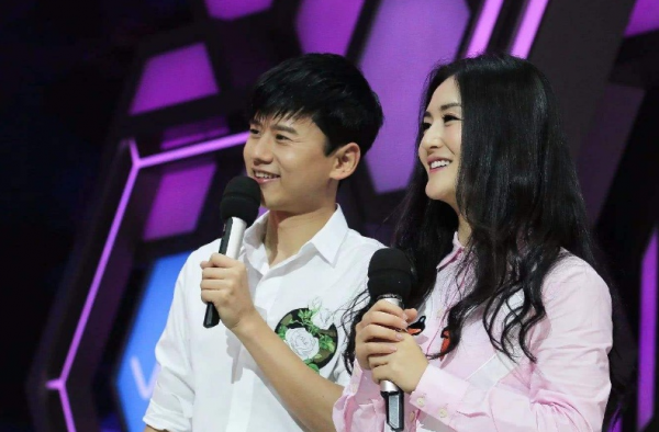 張傑謝娜現身民政局！疑似因二胎鬧婚變，謝娜緊急發文漏洞百出