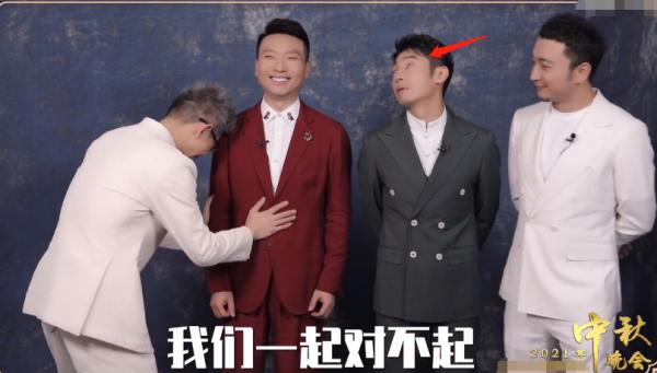 朱廣權錄影片笑場忘詞！靠康輝身上說對不起，遭撒貝南搞怪翻白眼