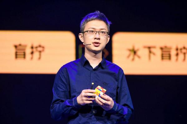 憑《最強大腦》成名，走紅後和妻子離婚，賈立平為何突然涼了？