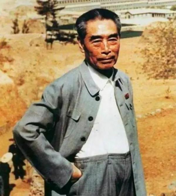 1976年1月8日，敬愛的周總理與世長辭，他一生為國為民，鞠躬盡瘁