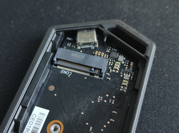 不止神光RGB燈效！效能也是怪獸級別！ROG S500行動硬碟拆解評測