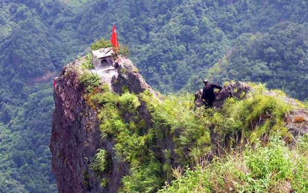 湖南有座“奇特”的寺廟,上炷香最少要花6千元,但遊客表示很值 湖南有座“奇特”的寺廟,上炷香最少要花6千元,但遊客表示很值