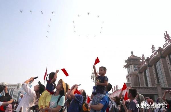 從老照片中，重溫那些年我們的國慶記憶