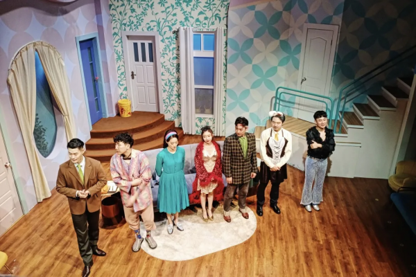 上海有棟“神秘”大廈，每晚都在上演一千零一夜