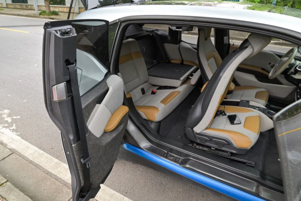 全碳纖“未來之車”，寶馬i3增程版亮點多多