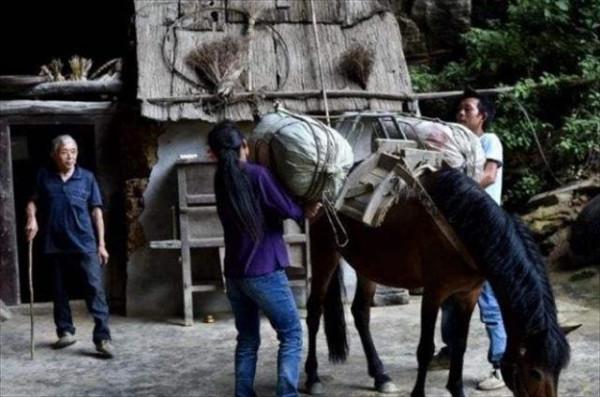貴州一家五代人隱居山洞上百年，給錢也不搬：城裡人沒這個福氣