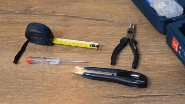 家庭工具一套足矣，博世 GSB120 鋰電鑽套裝