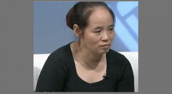 丈夫去世2天后，竟穿著壽衣坐在客廳，妻子：誰還敢跟他一起住