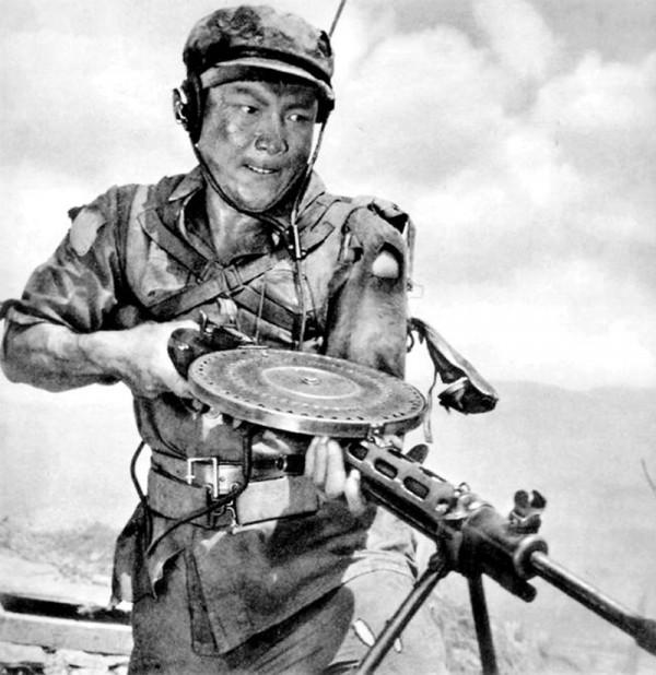 把《英雄兒女》跟《長津湖》放在一起看，兩部電影的差別就出來了