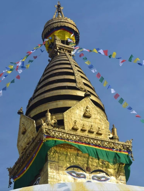 多種宗教融合下的高山眾神國度、被虔誠昇華的佛塔和印度教女神廟