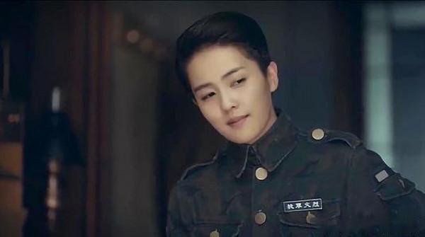 “女扮男裝”帥氣襲人的女演員，我只服這4位！有人還撞臉鹿晗