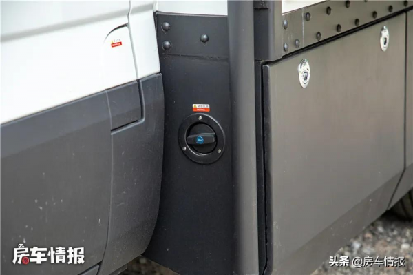 出廠14度電的霍夫勒房車，6人長途旅行可勁玩，外觀比越野車還猛