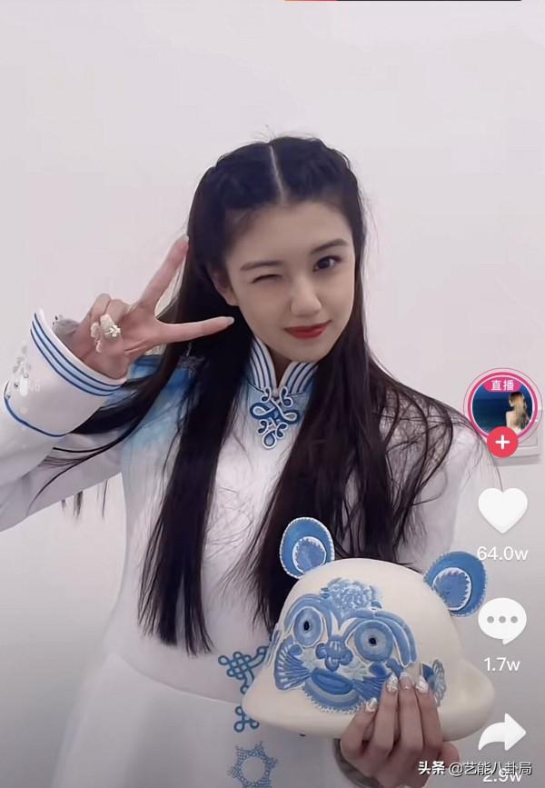 開幕式引導員美出圈！不愧是張藝謀欽點，眼中有光，顏值不輸明星
