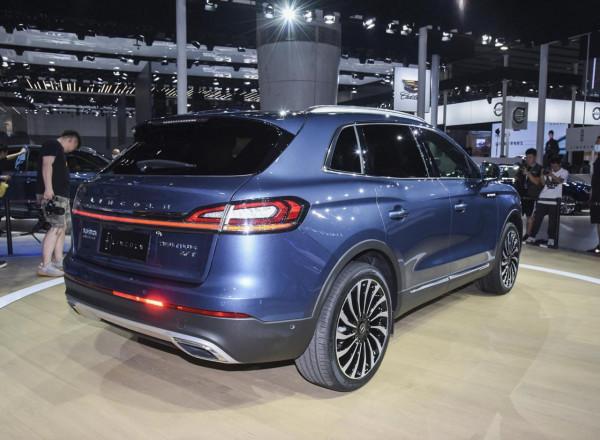 公認的美系豪車，車長4.85米重2.1噸，還有適時四驅+V6發動機