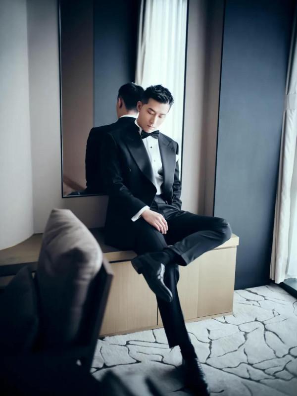 竇驍身著雅緻黑西裝出席第十一屆北京國際電影節