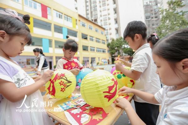 做燈籠 迎中秋 做燈籠 迎中秋