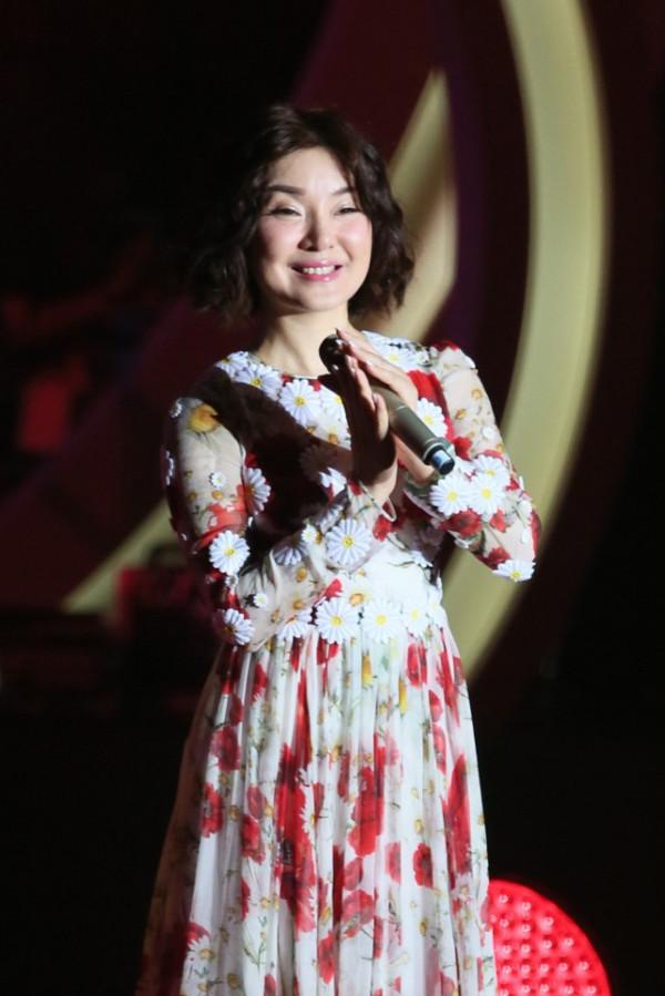 《常回家看看》的陳紅雖然年紀大了，但肉嘟嘟的臉蛋，仍沒有皺紋