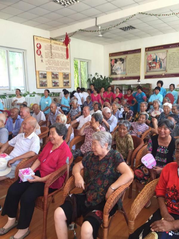 姐姐終於被送進了養老院