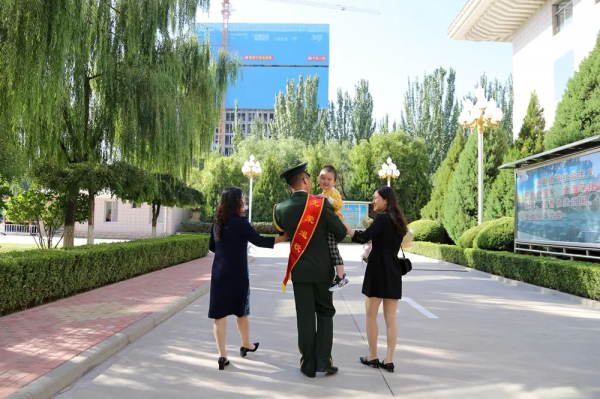 武警警官退役儀式，紀念品亮了