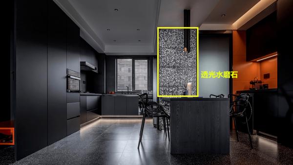 水磨石沒有過時，一整塊幹掛背景牆透光如星空，比大理石都要高檔