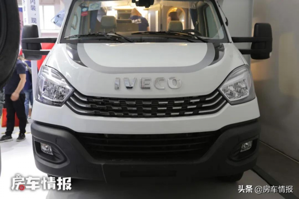 適合一家4口的高性價比房車,全套家電用著方便,內飾設計挺洋氣 適合一家4口的高性價比房車,全套家電用著方便,內飾設計挺洋氣