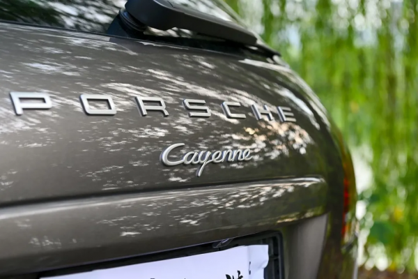 年均不足6000km，一流的成色與實力，這樣的二手Cayenne太少見