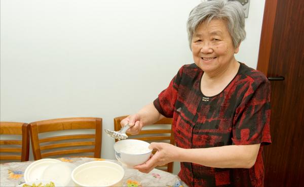 72歲大媽自述:和女兒同住一年後,我總算明白,晚年養老該靠誰 72歲大媽自述:和女兒同住一年後,我總算明白,晚年養老該靠誰