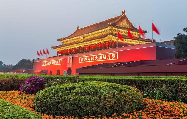 天安門上的毛主席頭像會掛多久？早在1980年，鄧小平便給出了回答