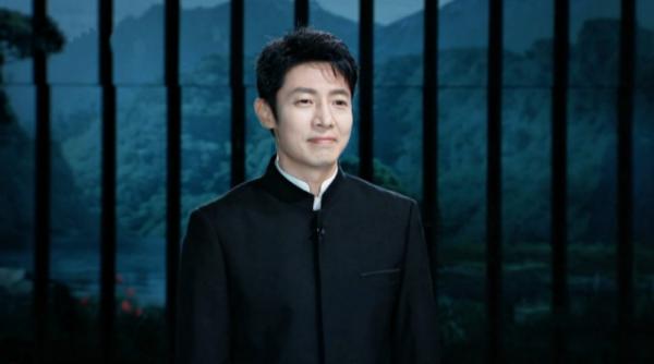 撒貝南首談飯桌禮儀，幼時因夾錯菜被家長揍，網友聽聞直呼好嚴格