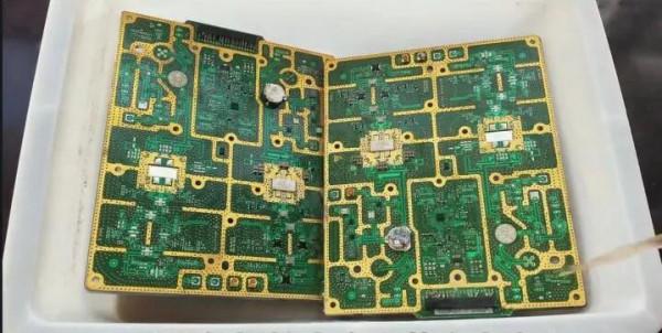 好多的電路板上都有鍍金，今天就教大家怎樣把上面的黃金洗出來